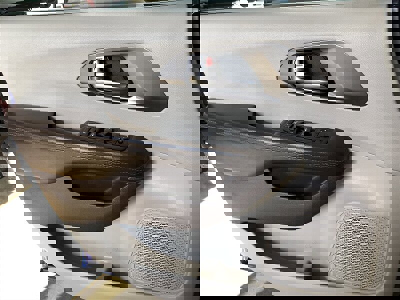 Used 2020 Chrysler Voyager LX image 14