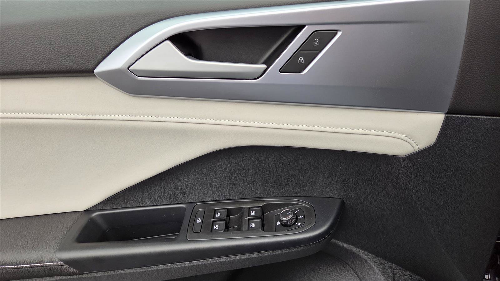 New 2026 Volkswagen Taos SE AWD/4WD image 13