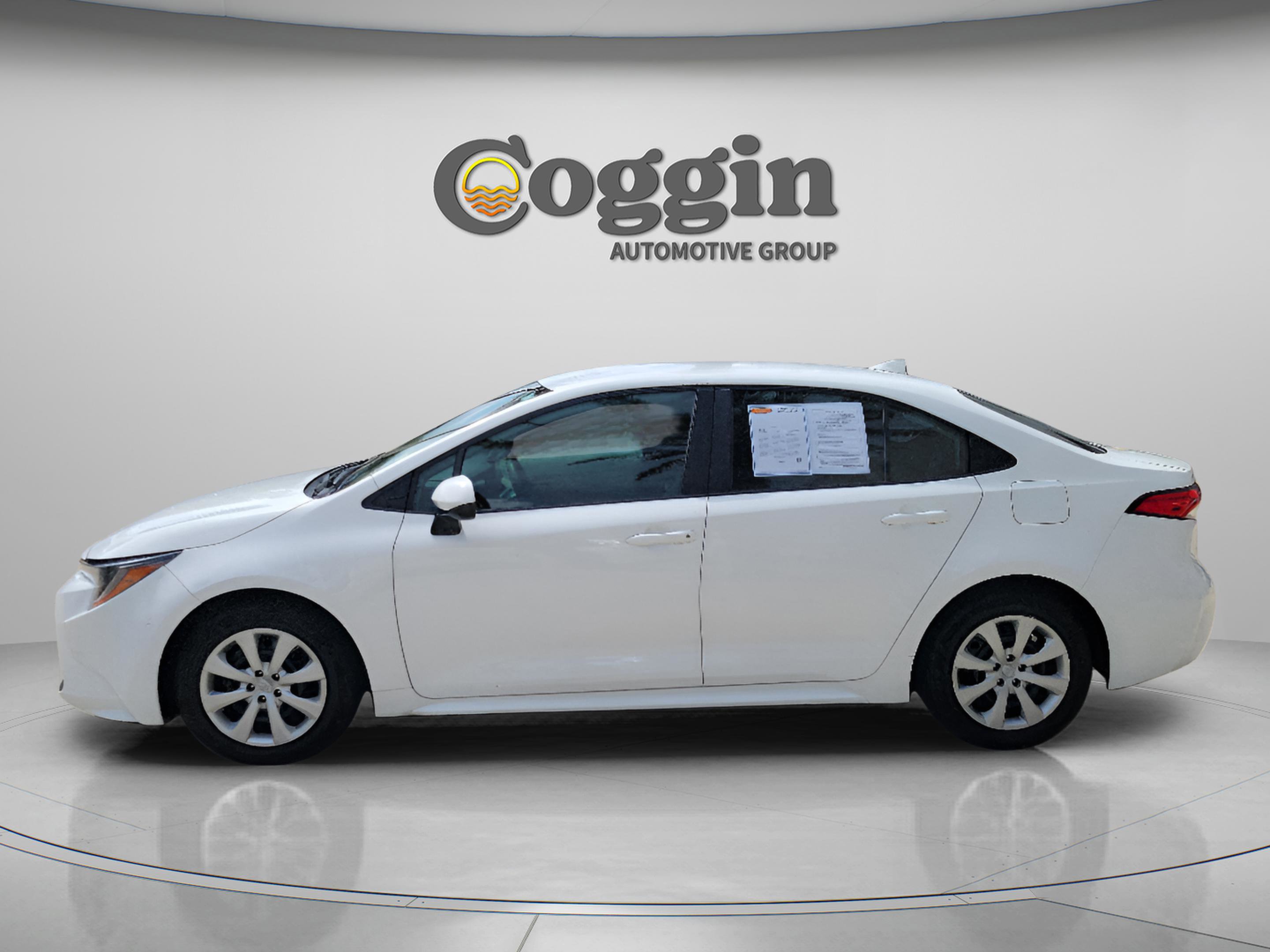 Used 2022 Toyota Corolla LE FWD image 2