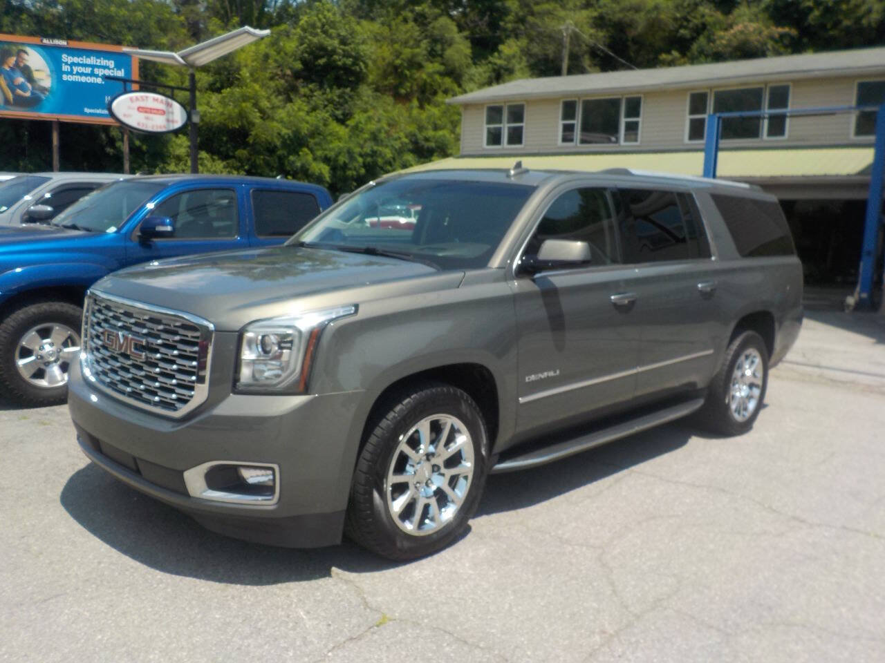 Used 2018 GMC Yukon XL Denali w/ Open Road Package AWD/4WD image 6