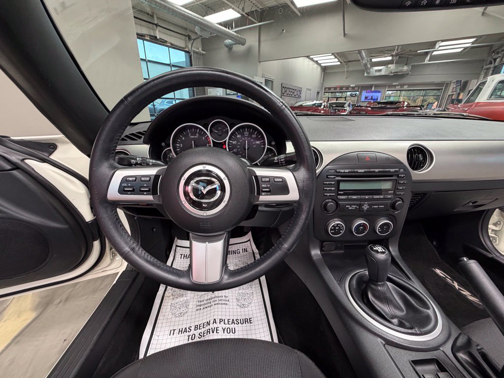 Used 2009 MAZDA MX-5 Miata Touring w/ Suspension Pkg RWD image 9
