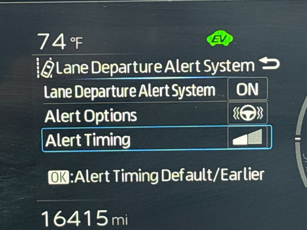 Used 2025 Toyota Prius LE FWD image 37