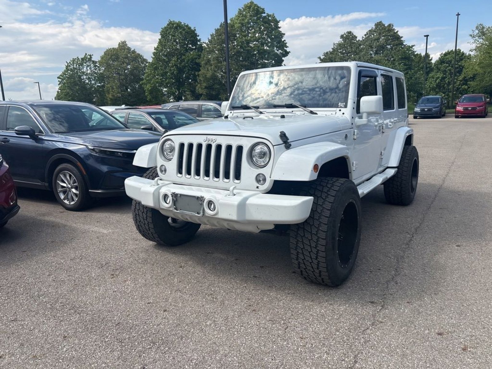 Used 2017 Jeep Wrangler Unlimited Sahara w/ Connectivity Group AWD/4WD image 3