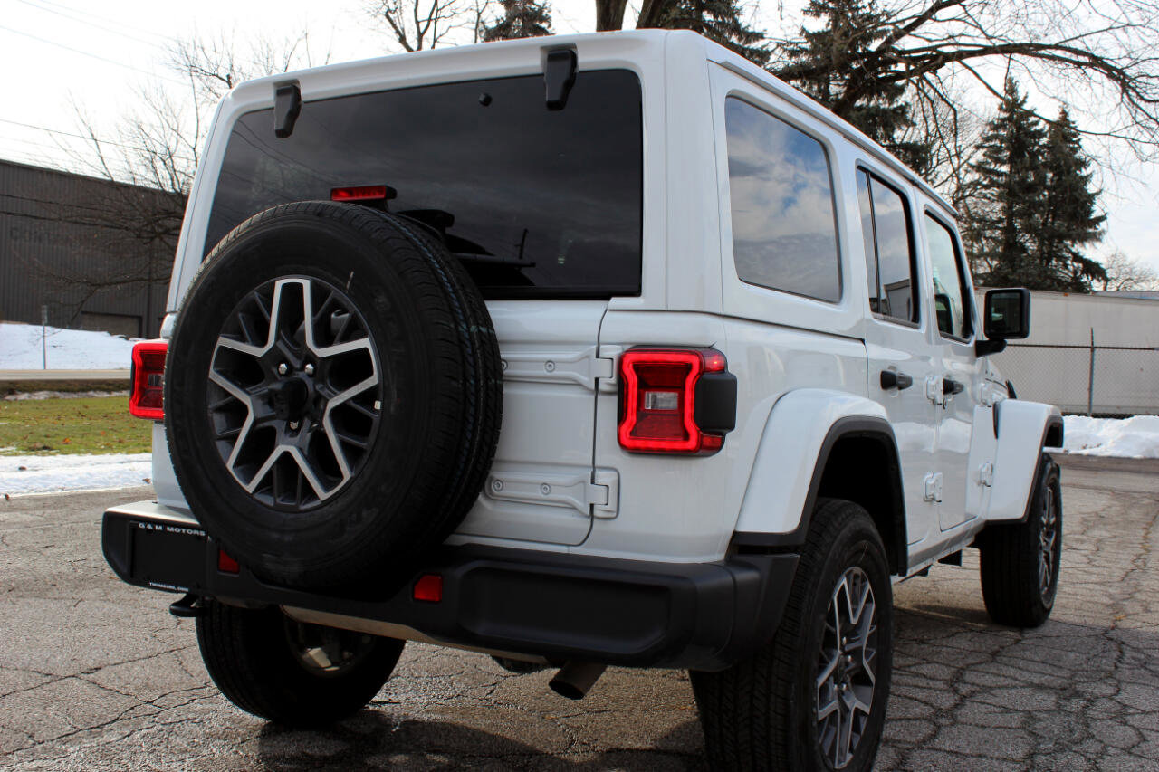 Used 2025 Jeep Wrangler Sahara image 7