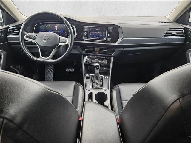 Used 2024 Volkswagen Jetta SE FWD image 16