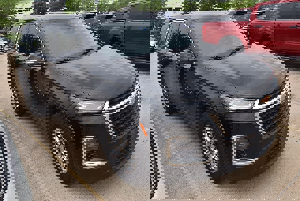 Used 2023 Chevrolet Traverse LS w/ Safety Package image 4