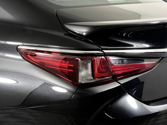 Certified 2022 Lexus ES 300h Ultra Luxury w/ Accessory Package 2 FWD image 17