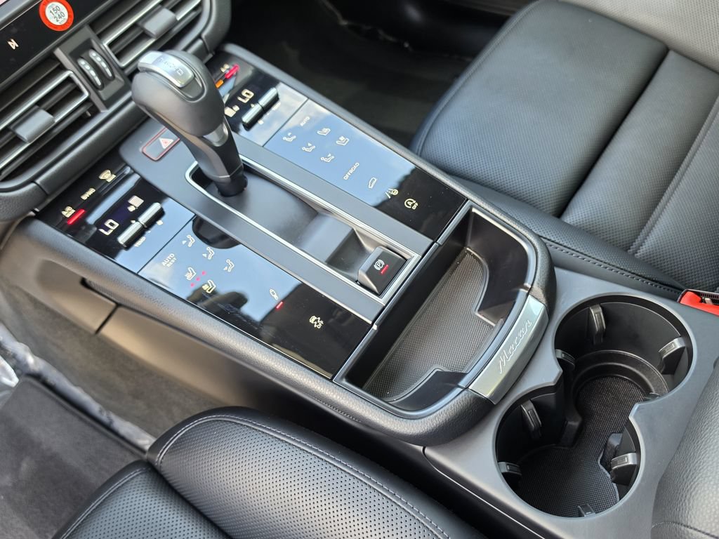 Used 2026 Porsche Macan AWD/4WD image 19