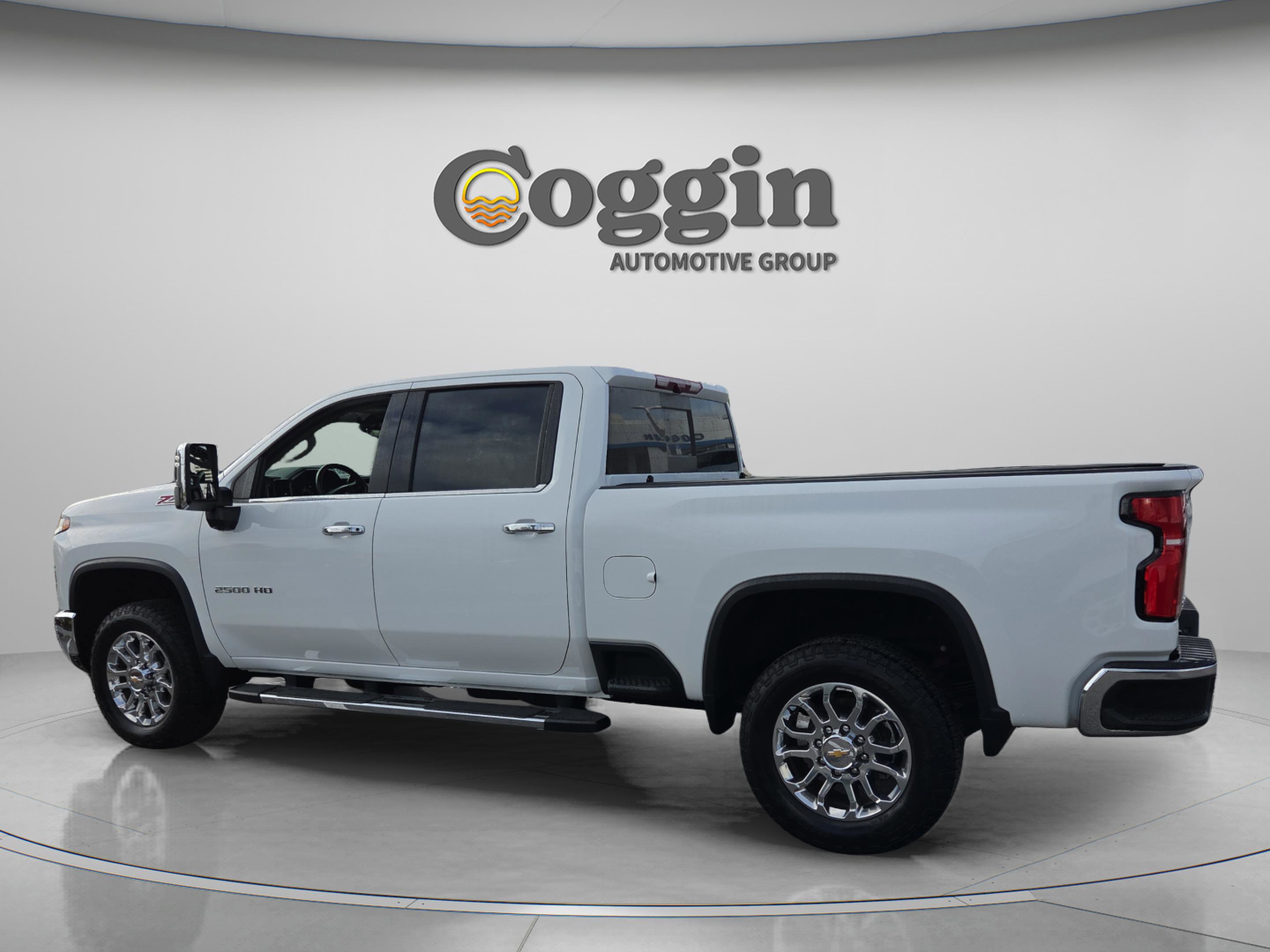 Used 2025 Chevrolet Silverado 2500 LTZ w/ LTZ Premium Package image 4