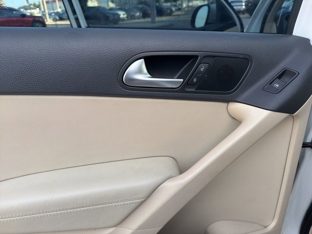 Used 2017 Volkswagen Tiguan S FWD image 11