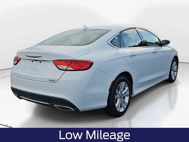 Used 2016 Chrysler 200 Limited w/ Anniversary Edition FWD image 4