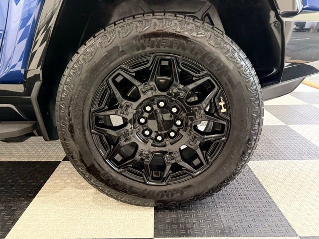 Used 2024 GMC Hummer EV 2X w/ LPO, Illumination Package image 12