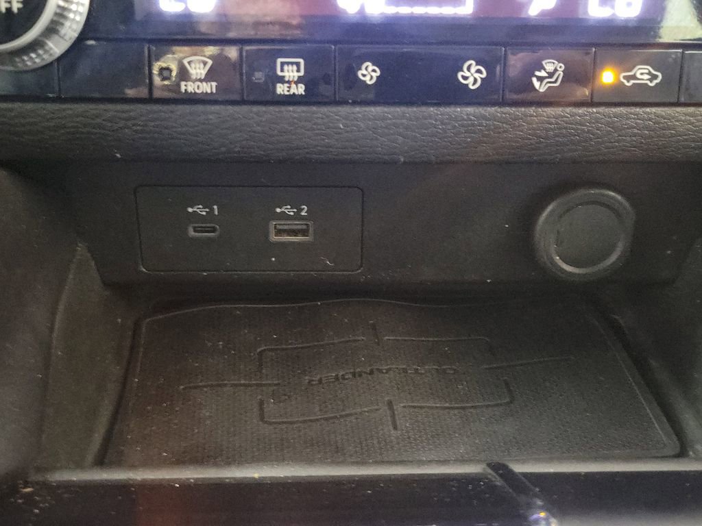 Used 2023 Mitsubishi Outlander SE image 29