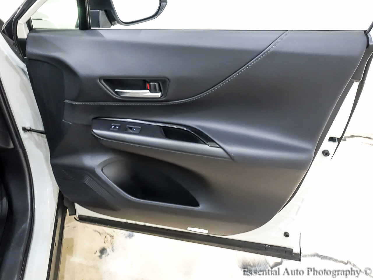 Used 2022 Toyota Venza LE image 31