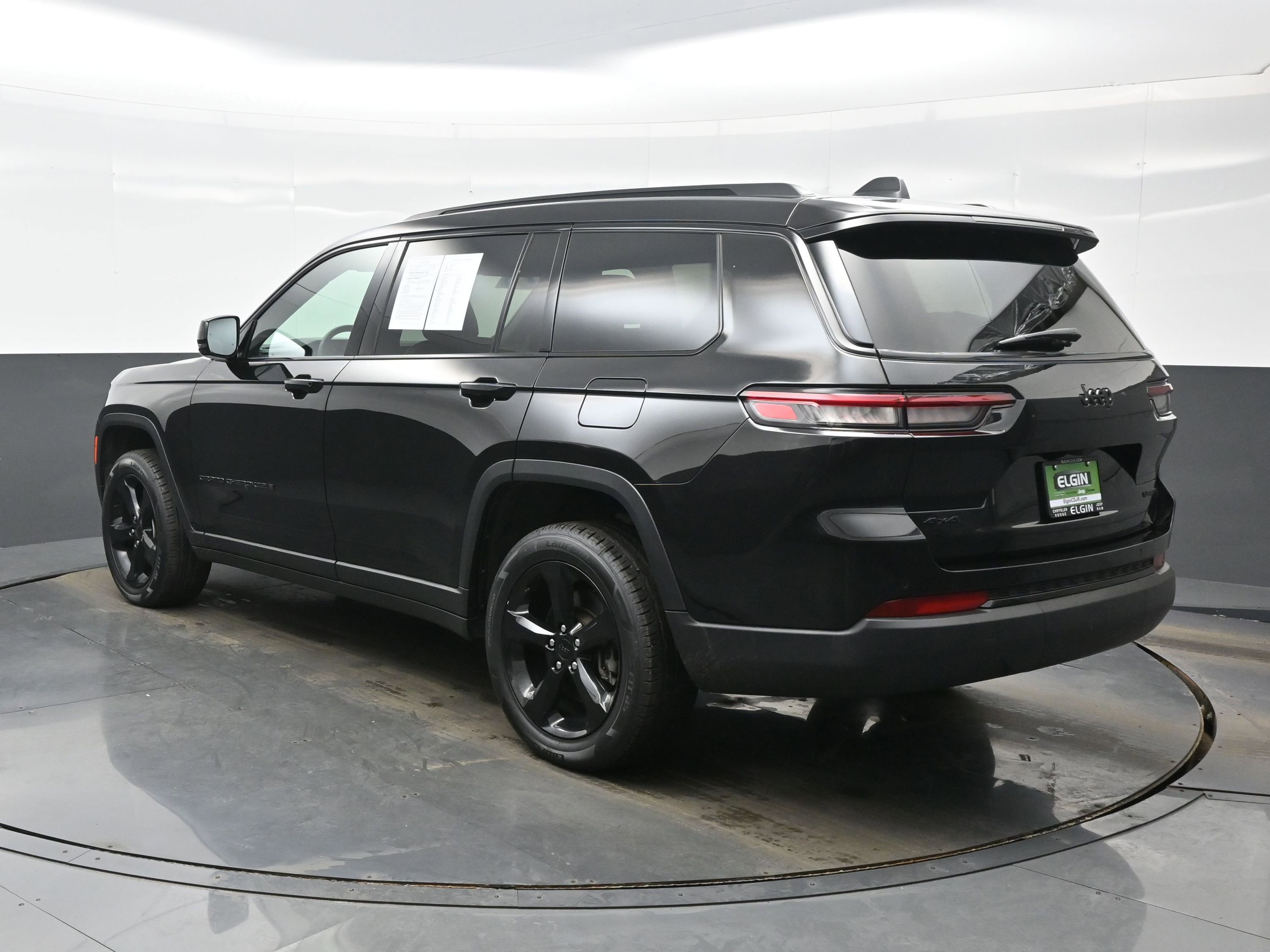 Used 2025 Jeep Grand Cherokee L Limited w/ Black Appearance Package image 4