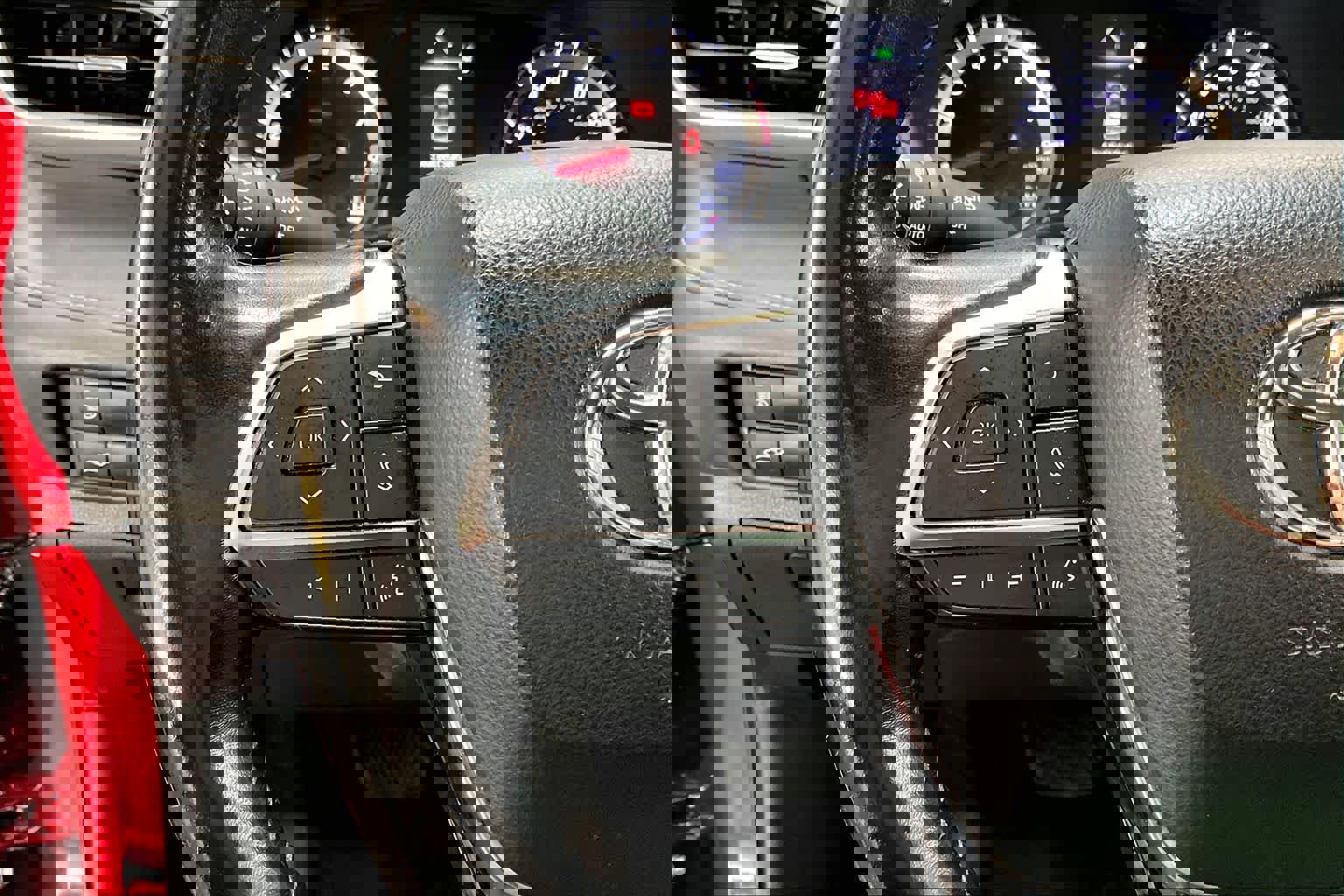 Used 2021 Toyota Highlander LE image 21