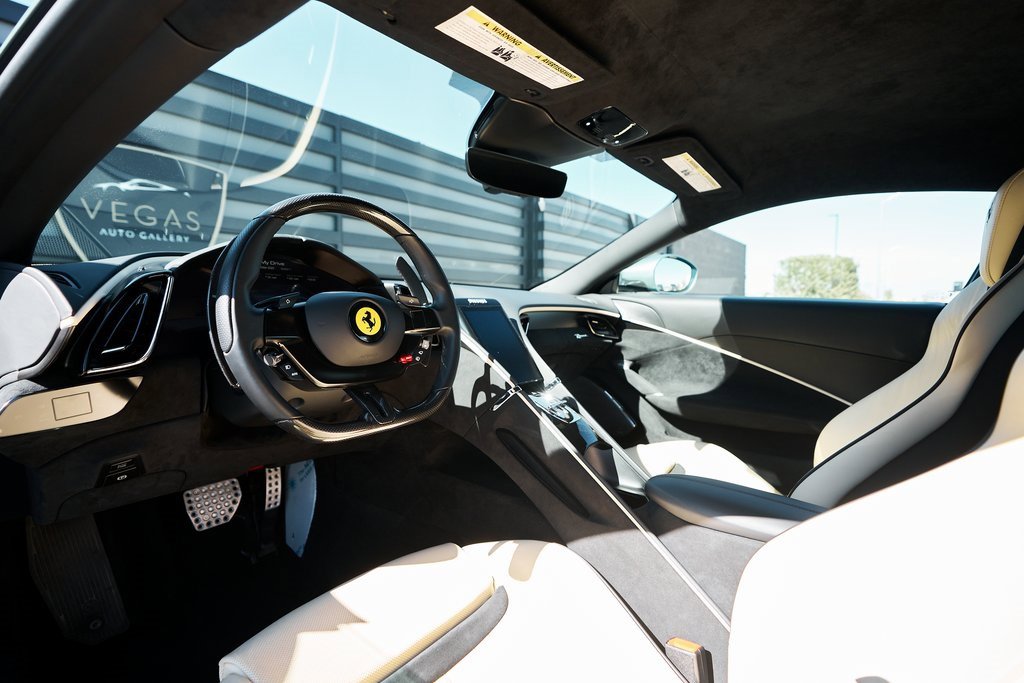 Used 2022 Ferrari Roma image 2