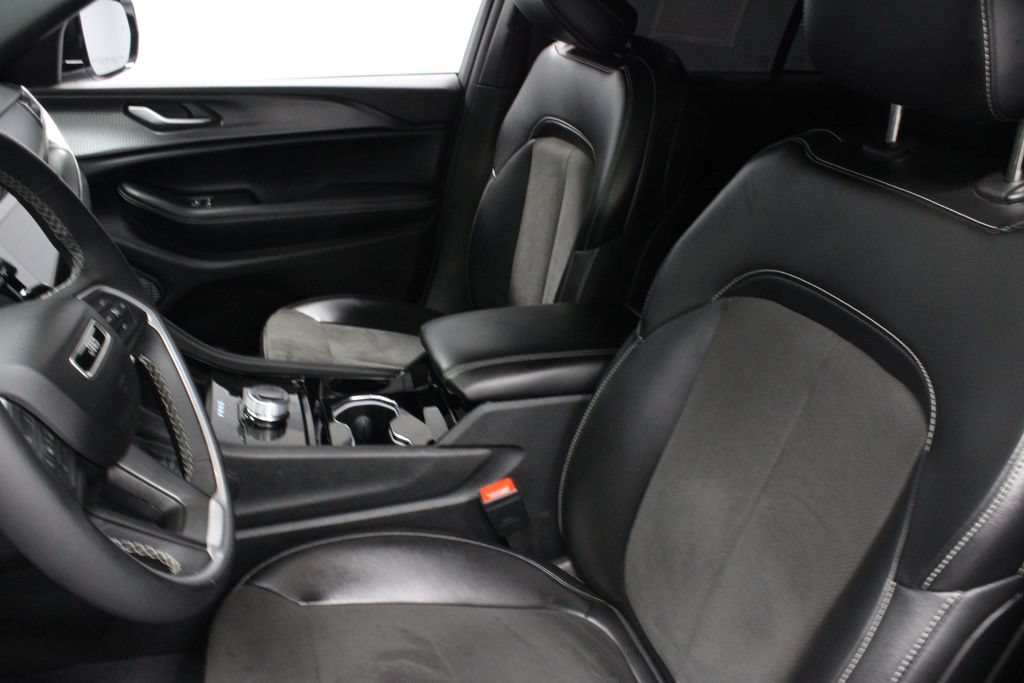 Used 2023 Jeep Grand Cherokee Altitude AWD/4WD image 23
