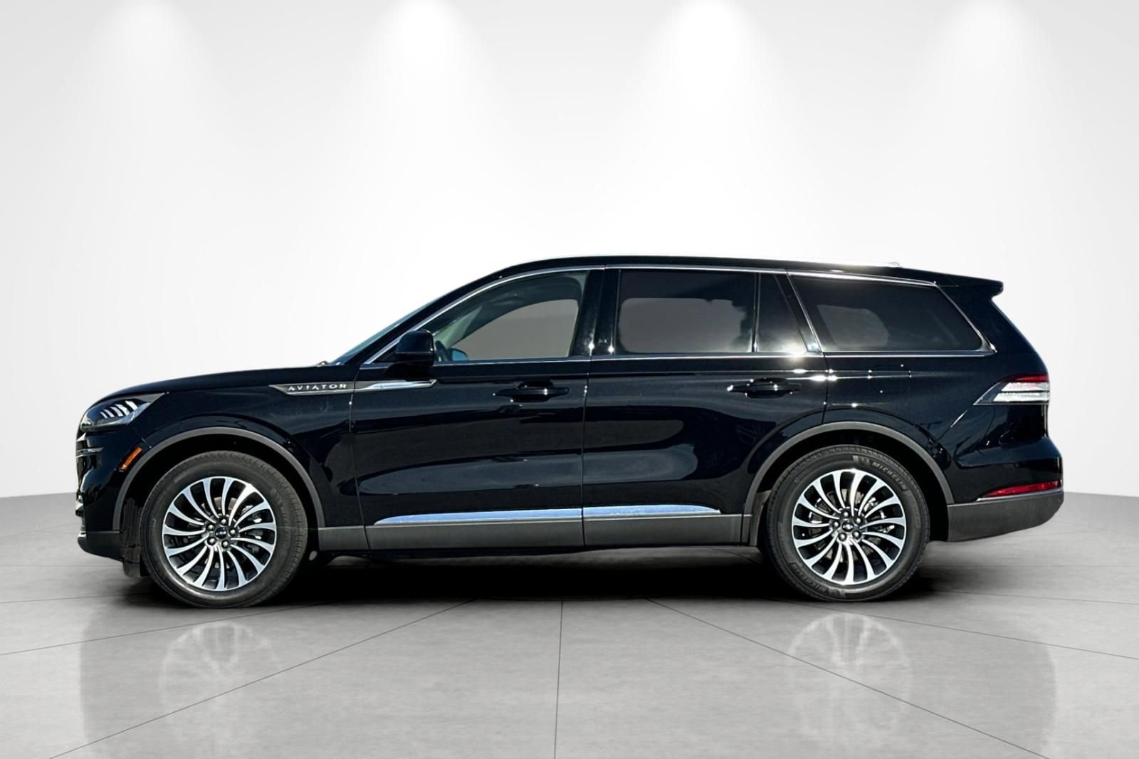 Used 2024 Lincoln Aviator Reserve image 3