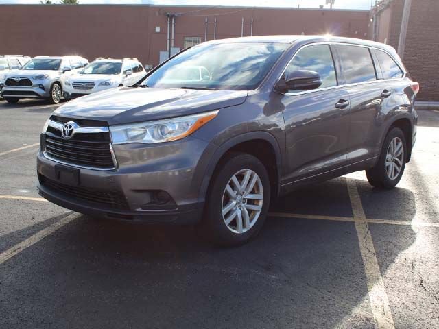 Used 2014 Toyota Highlander LE AWD/4WD image 2