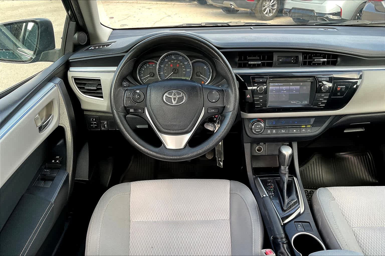 Used 2015 Toyota Corolla LE FWD image 6