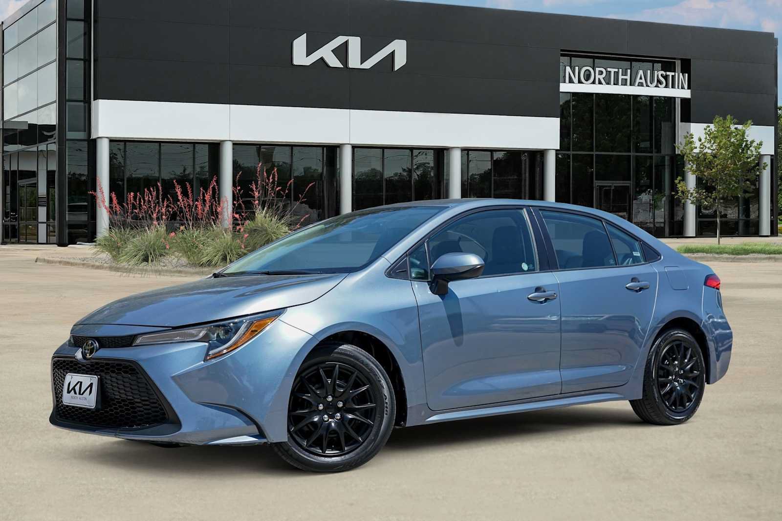 Used 2022 Toyota Corolla LE FWD image 1