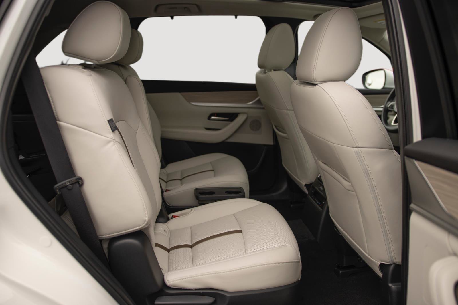 Used 2024 MAZDA CX-90 Plug-In Hybrid w/ Premium Plus image 15