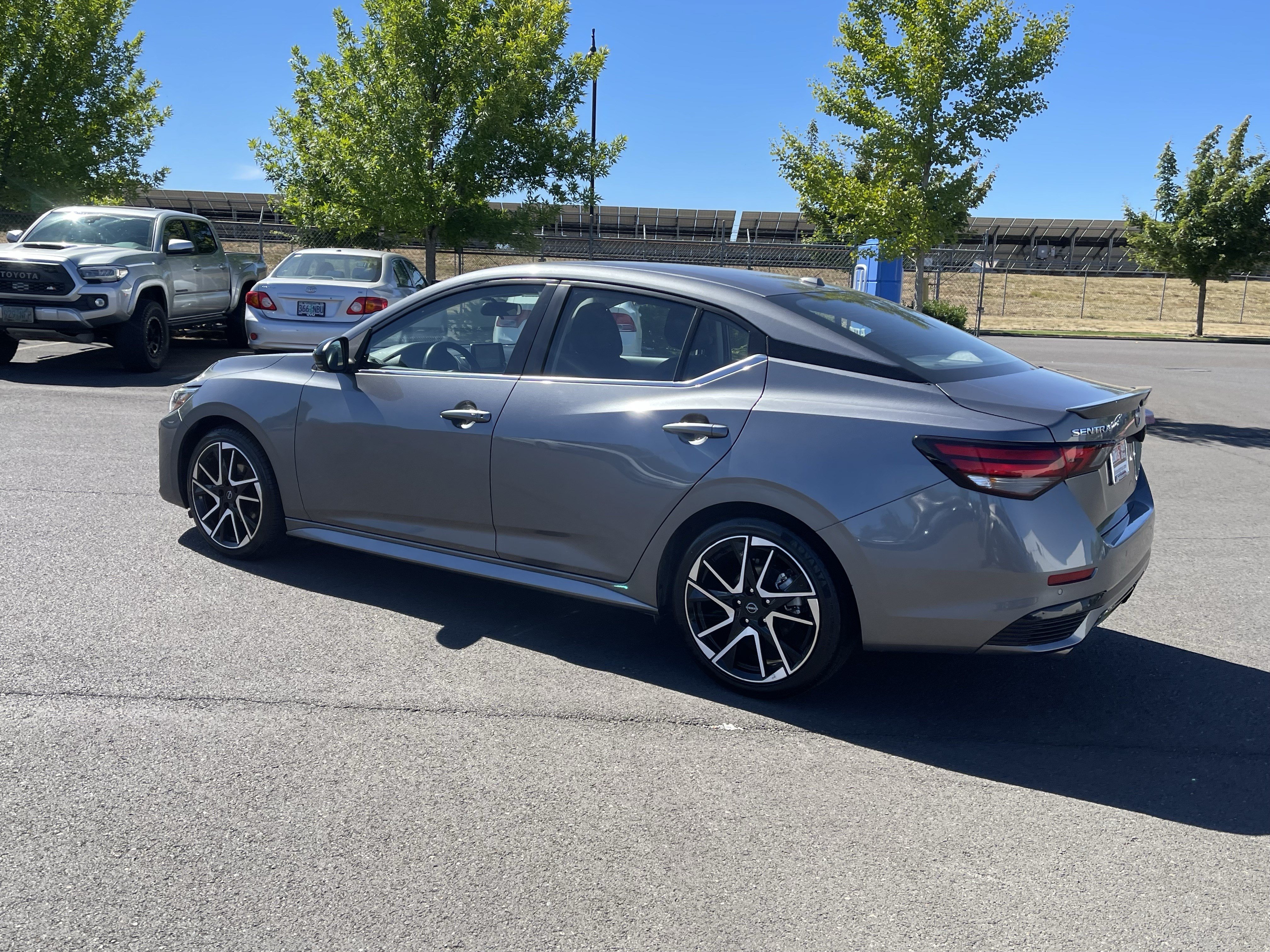 Used 2025 Nissan Sentra SR FWD image 3