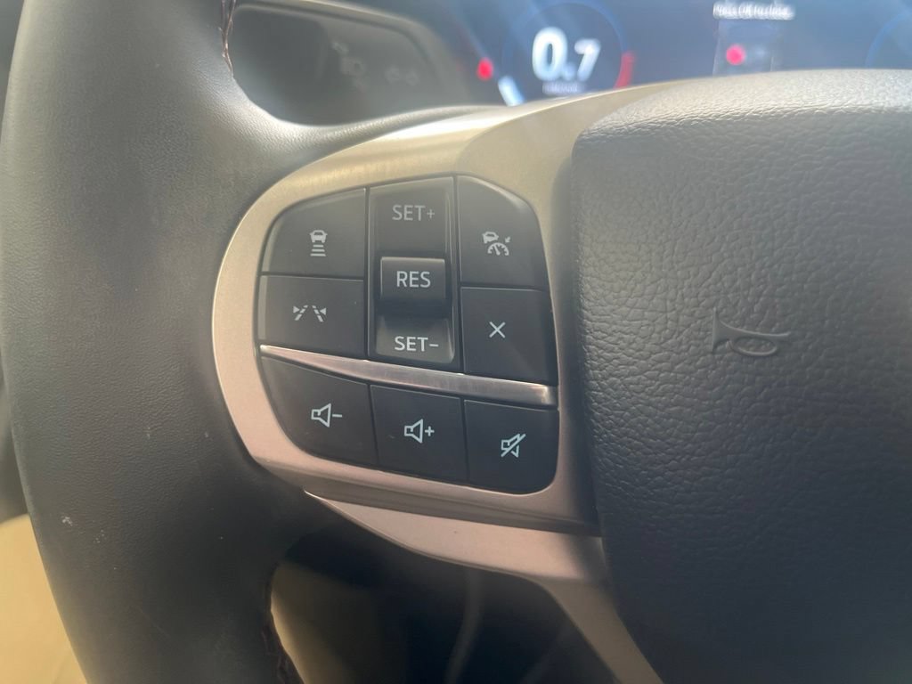 Used 2025 Ford Explorer Active AWD/4WD image 18