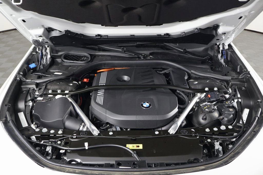 New 2026 BMW 750e xDrive w/ Executive Package image 9