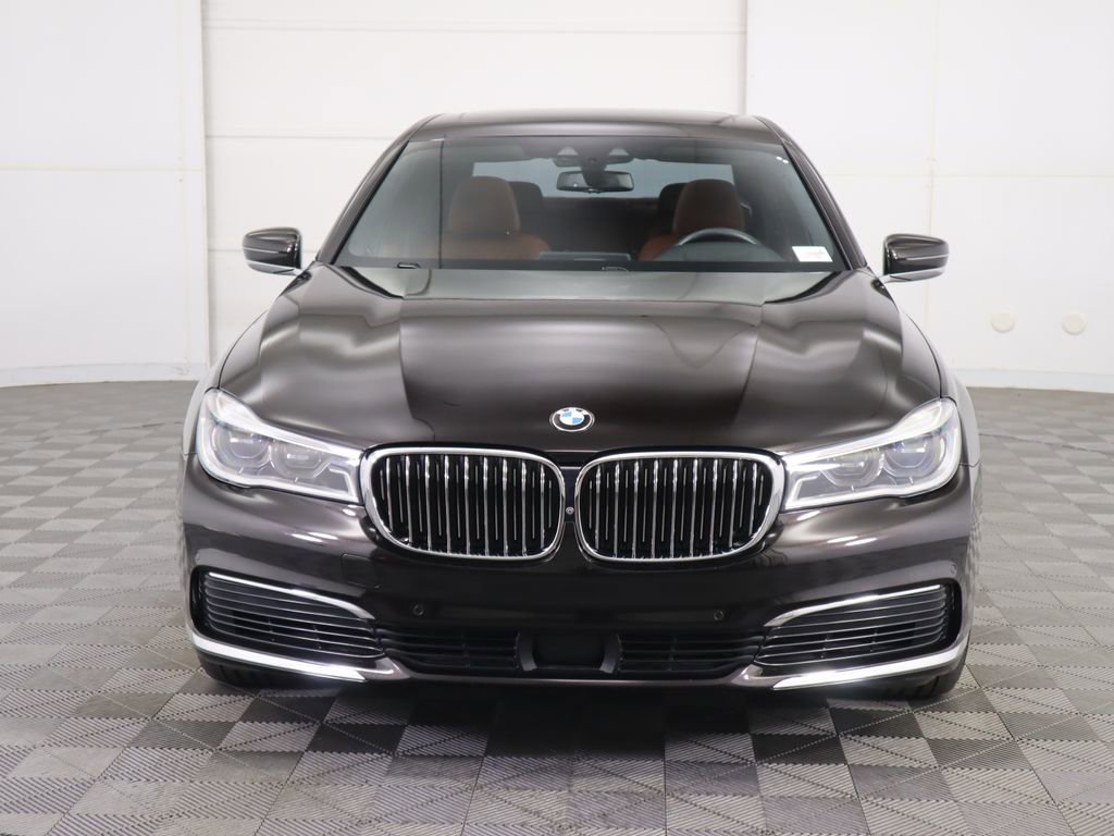Used 2019 BMW 750i w/ Executive Package image 2