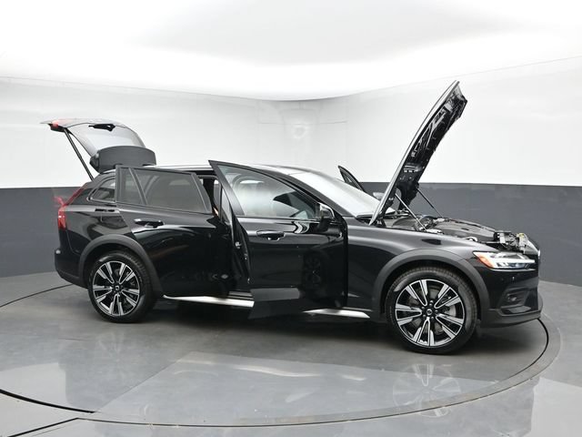 New 2026 Volvo V60 B5 Cross Country Ultra w/ Climate Package AWD/4WD image 54