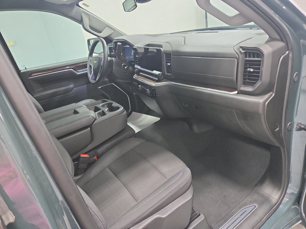 Used 2025 Chevrolet Silverado 1500 LT AWD/4WD image 22