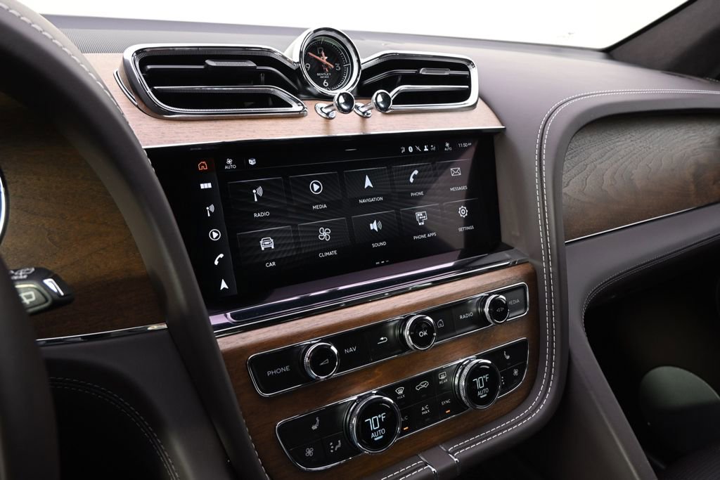 Used 2023 Bentley Bentayga image 30