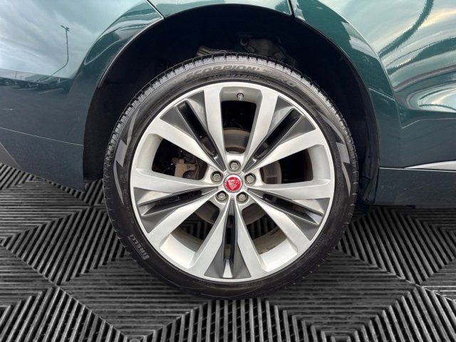 Used 2018 Jaguar F-PACE R-Sport image 31