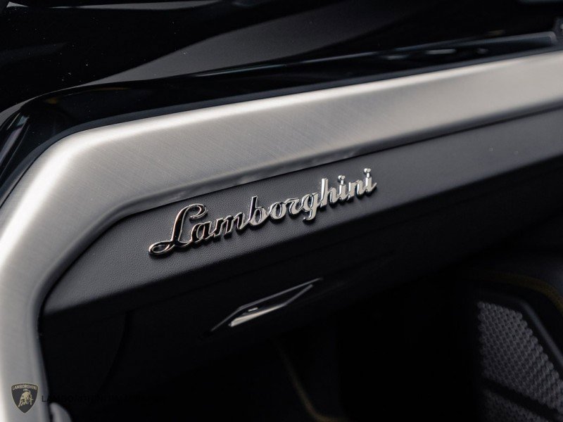 Used 2024 Lamborghini Urus S image 12