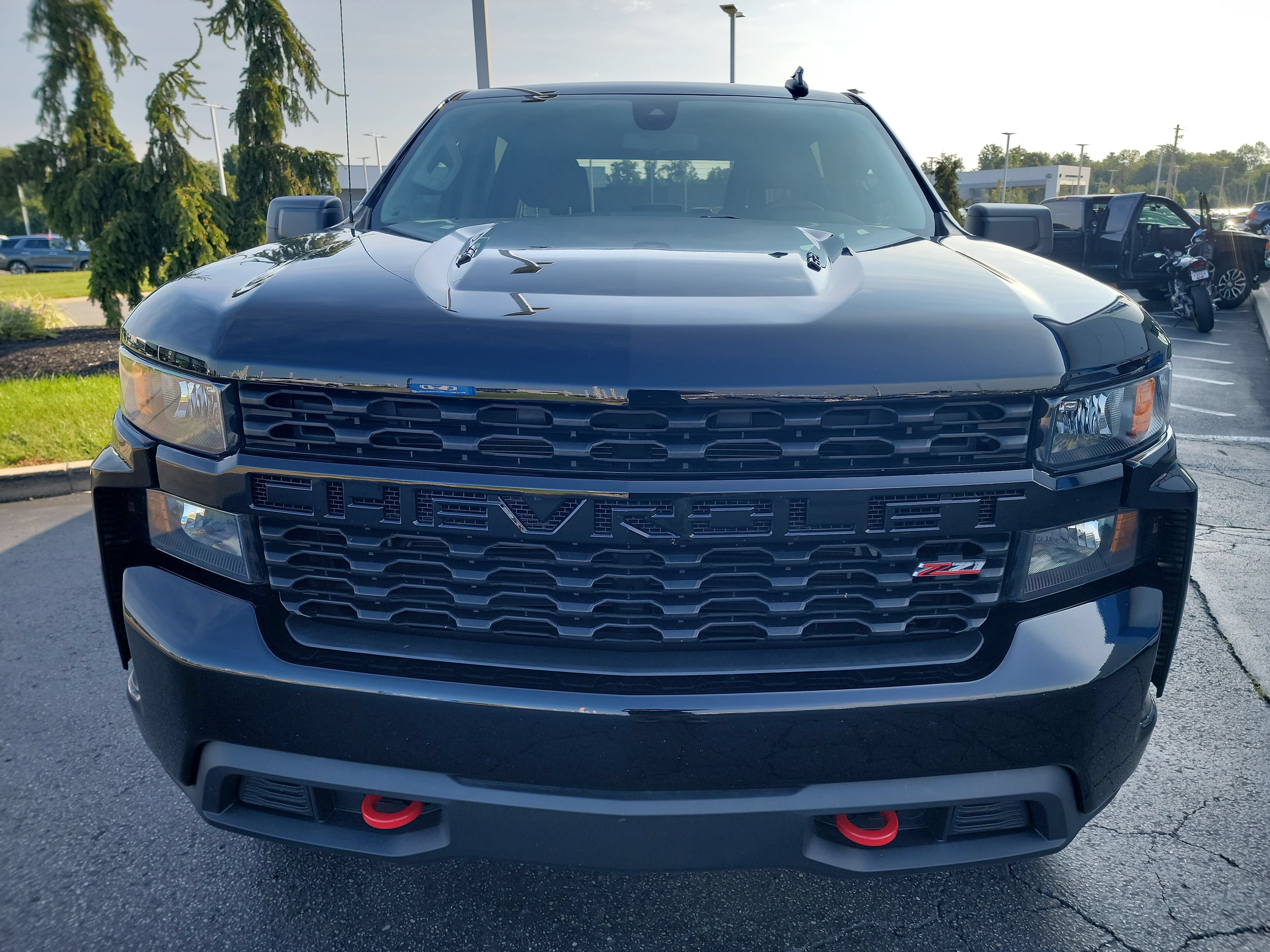 Used 2022 Chevrolet Silverado 1500 Custom Trail Boss w/ Midnight Edition AWD/4WD image 2