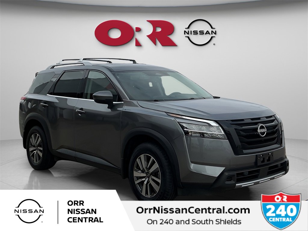 Used 2024 Nissan Pathfinder SL w/ Black Appearance Package image 3