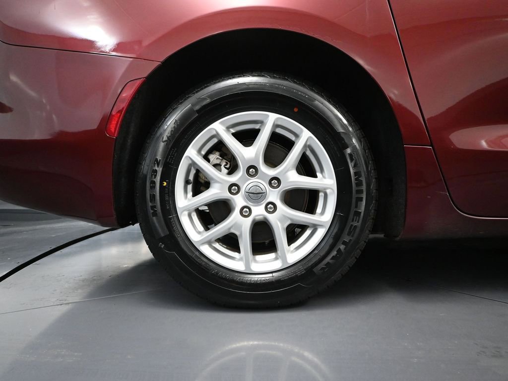 Used 2021 Chrysler Voyager LX image 14