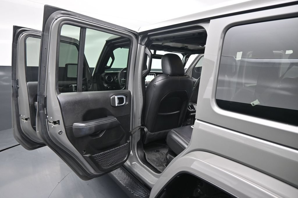 Used 2023 Jeep Wrangler Unlimited Sahara w/ Cold Weather Group AWD/4WD image 17