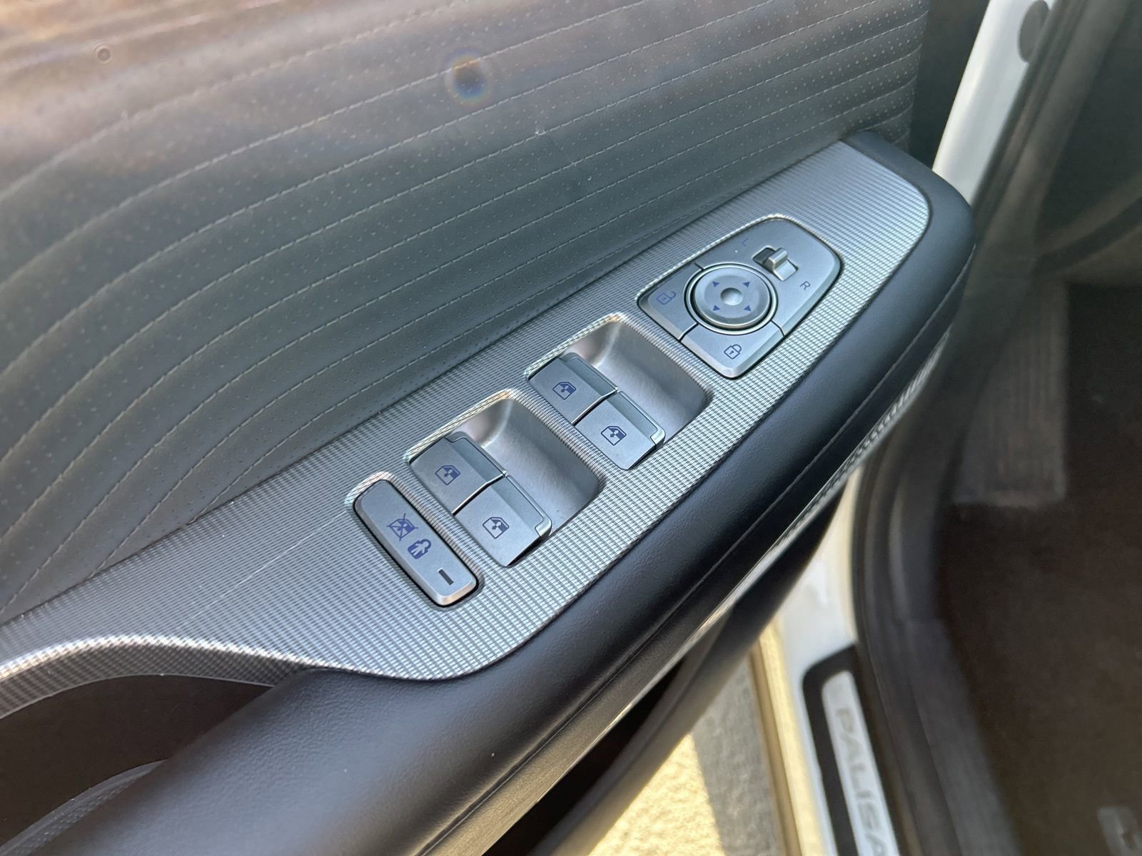 Used 2024 Hyundai Palisade Calligraphy image 11