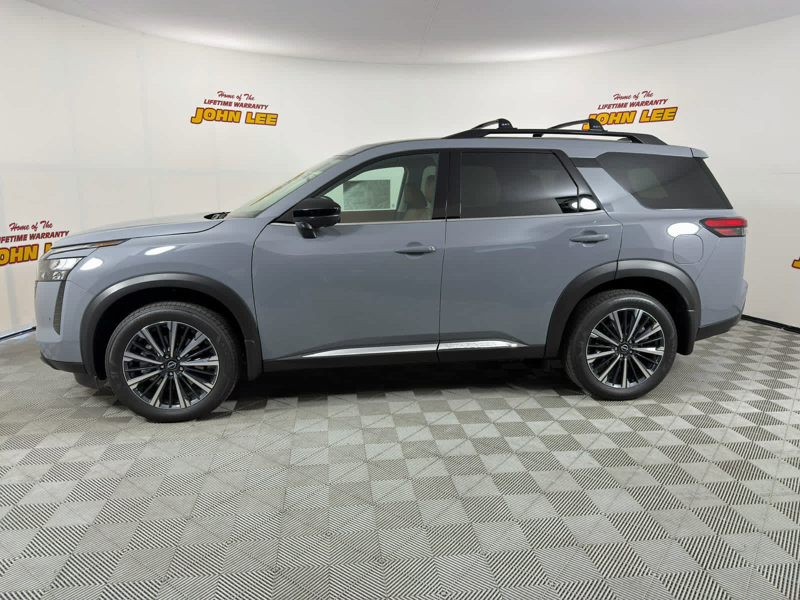New 2026 Nissan Pathfinder Platinum AWD/4WD image 2