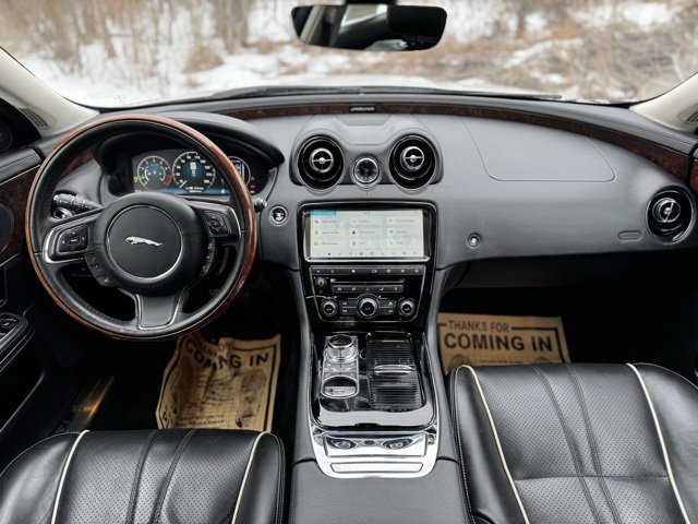 Used 2019 Jaguar XJ R-Sport image 21