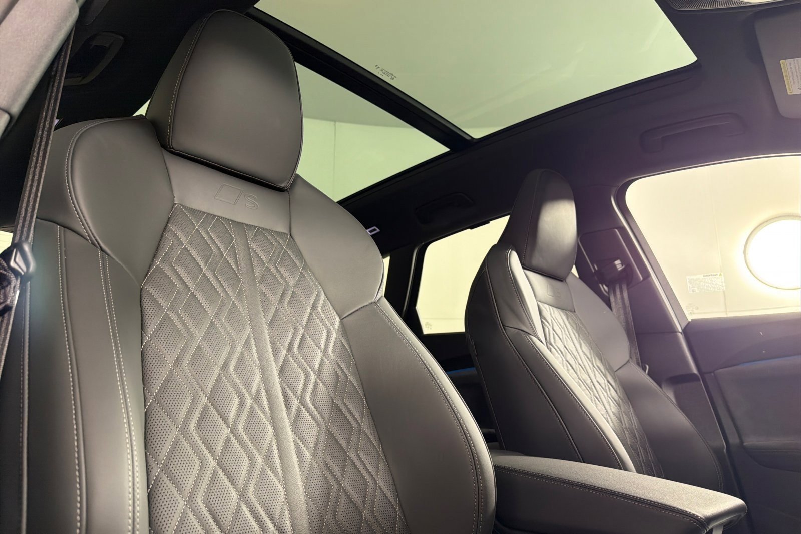 Used 2025 Audi SQ5 Premium Plus w/ Premium Plus Package image 16