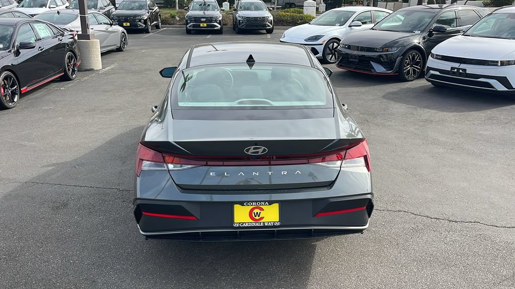 Used 2026 Hyundai Elantra SE FWD image 9