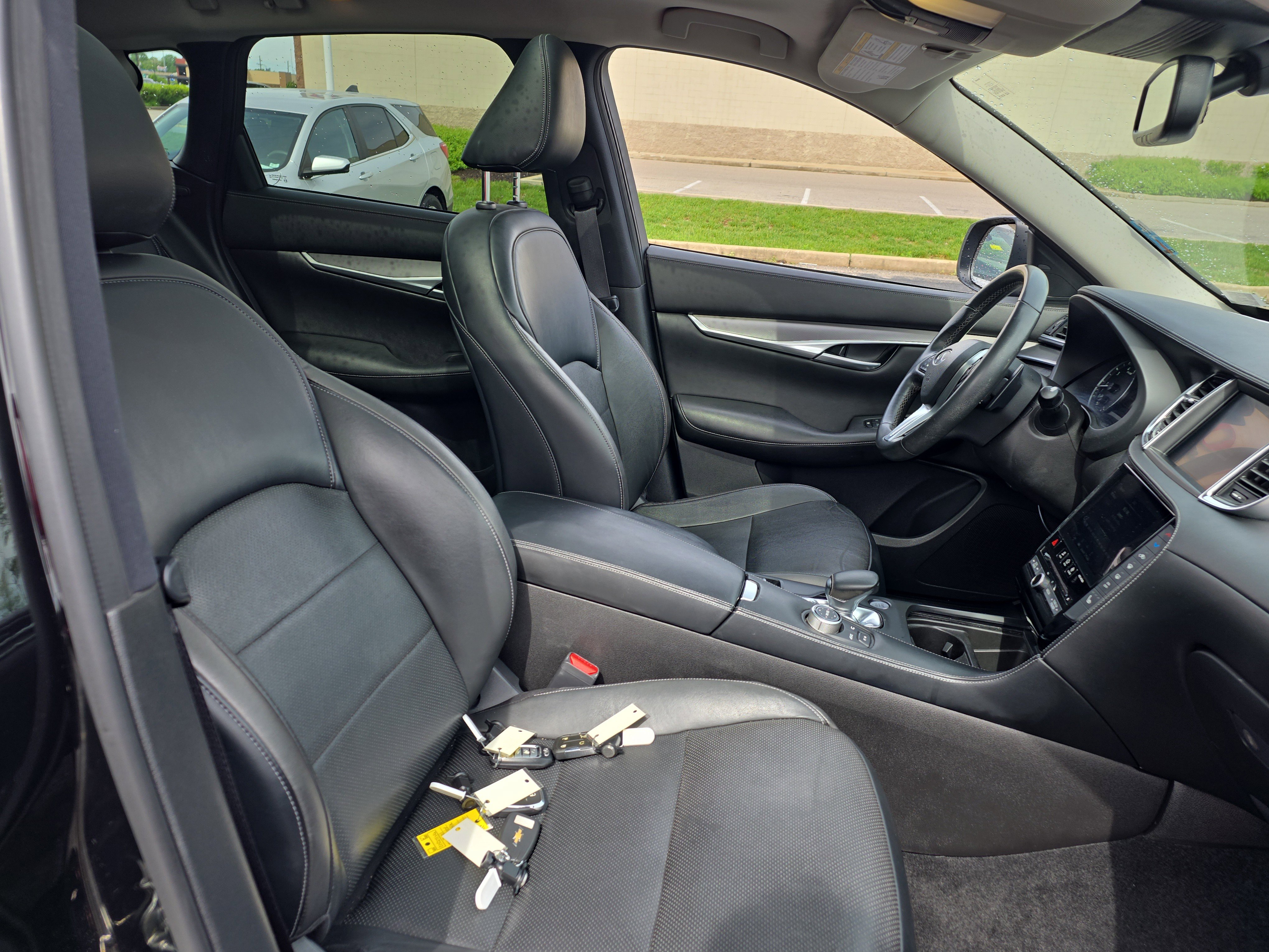 Used 2022 INFINITI QX50 Luxe AWD/4WD image 9
