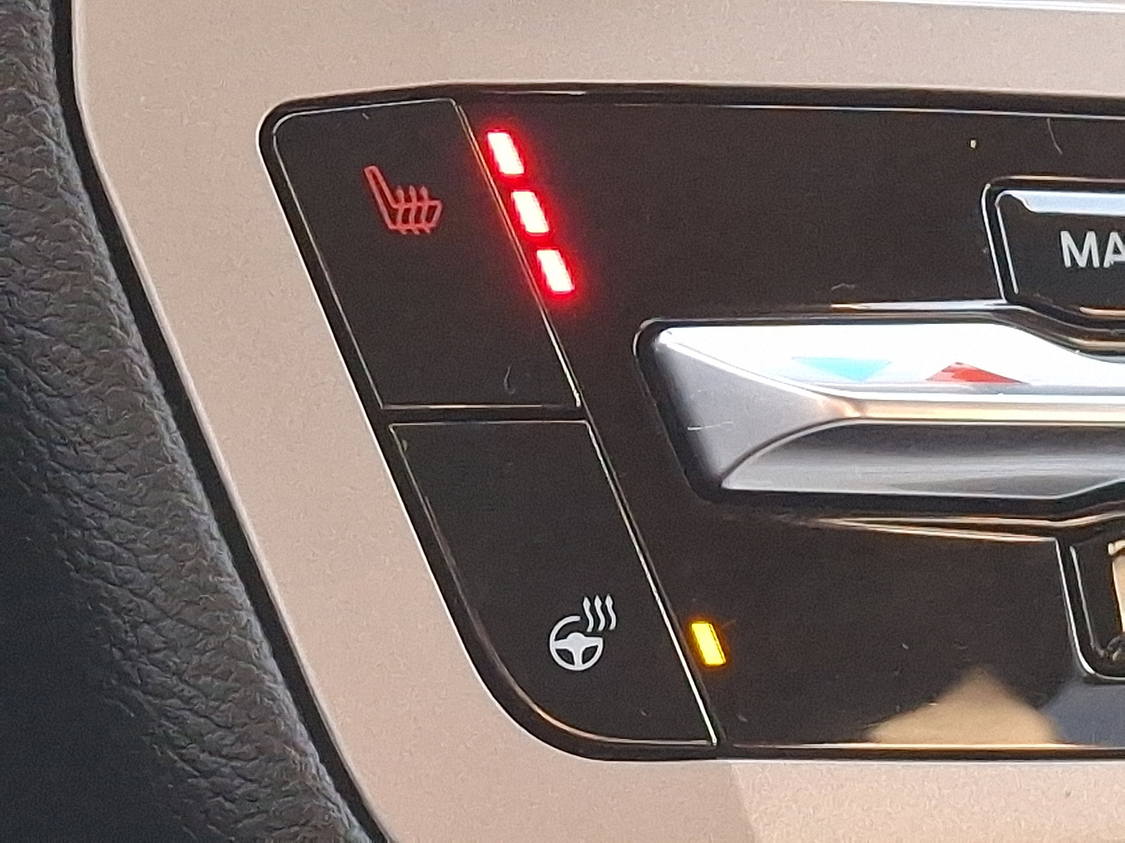 Used 2022 Ford Explorer XLT w/ Equipment Group 202A image 24