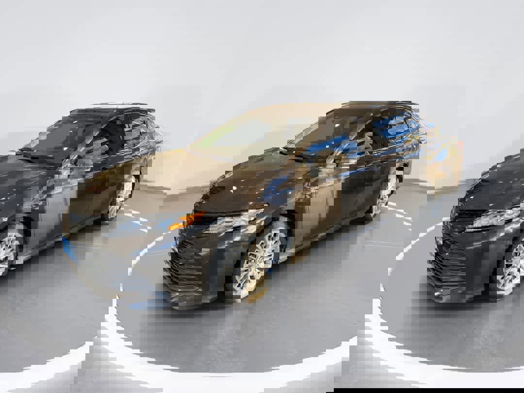 Used 2018 Toyota Camry XLE image 1