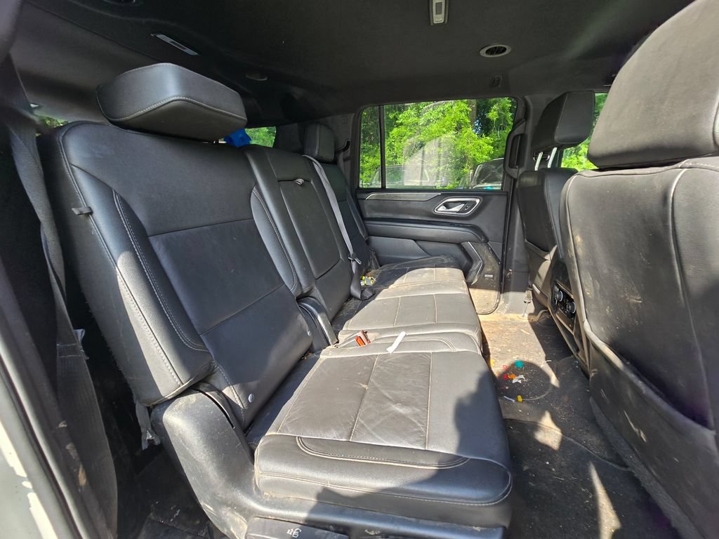 Used 2023 Chevrolet Suburban Z71 w/ Luxury Package AWD/4WD image 18