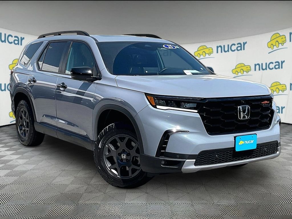 Used 2025 Honda Pilot TrailSport image 1